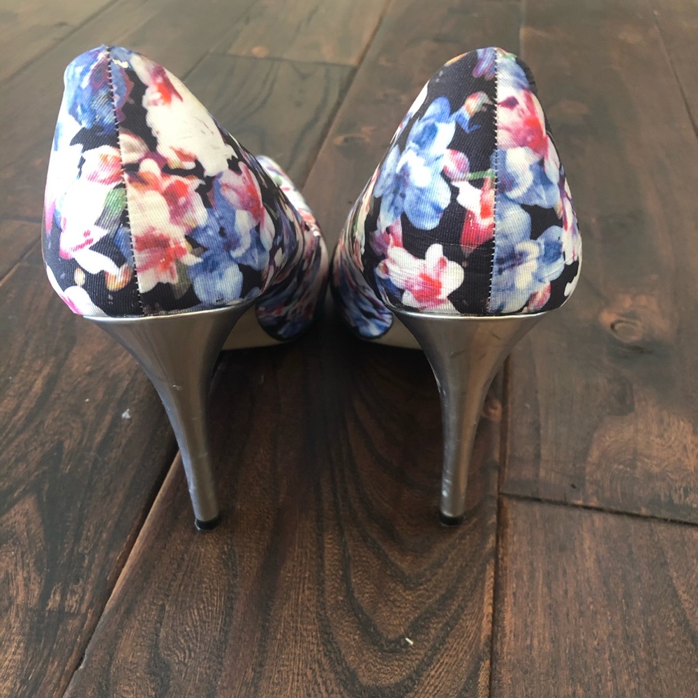 Apt. 9 floral heels - Picture 5 of 8